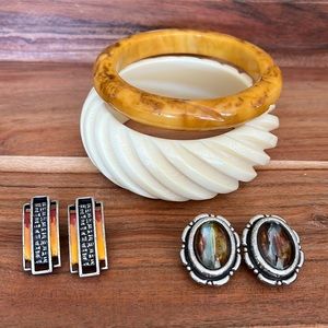 Chico's Set of 2 Clip On Stud Earrings Pairs & 2 Bangle Bracelets in Warm Tones